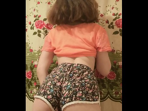 ❤️ سیکسی نوجوان بیب کیمرے پر اپنی شارٹس اتار رہی ہے۔ ❌  ہم پر ur.shufflesex.ru