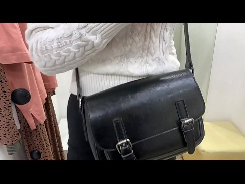 ❤️ فٹنگ روم میں ڈلڈو کے ساتھ نوجوان کتیا فیرل بیری کی عوامی مشت زنی ❌ ہم پر ur.shufflesex.ru